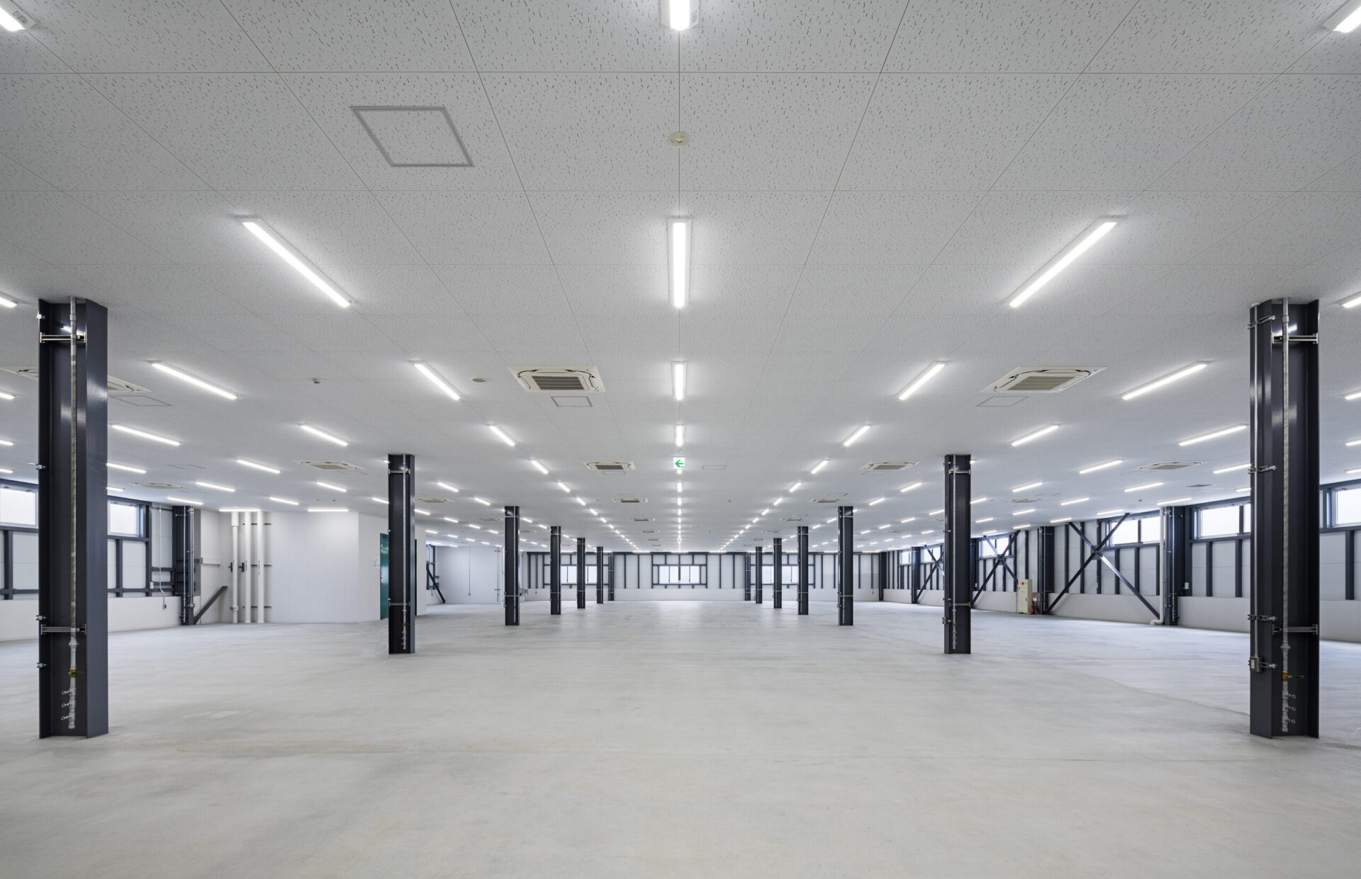 ㈱マカヘ゛スス゛キ第二工場溶接機電源増設工事施工写真