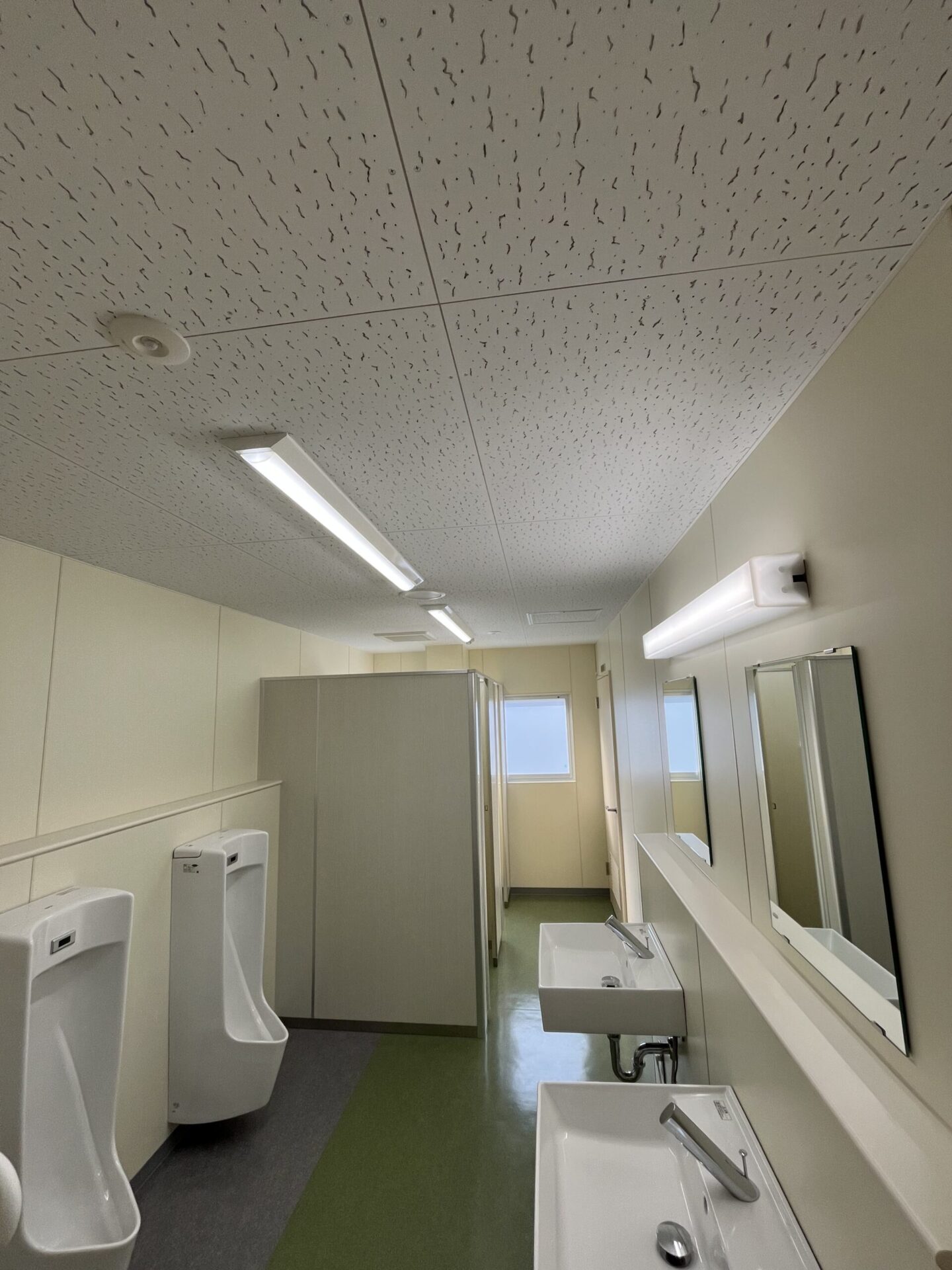 城東小学校屋内運動場長寿命化改修電気設備工事施工写真