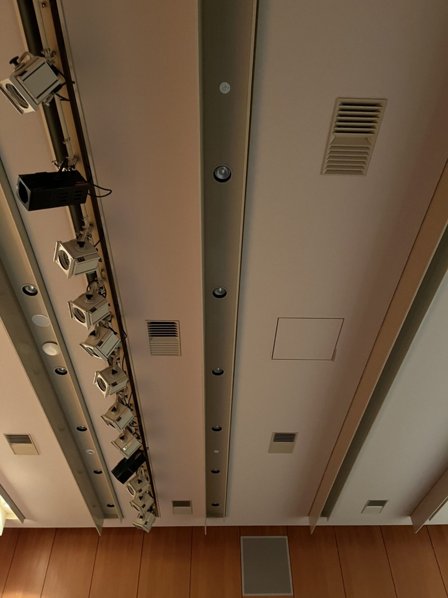 宇都宮美術館電灯設備改修工事施工写真