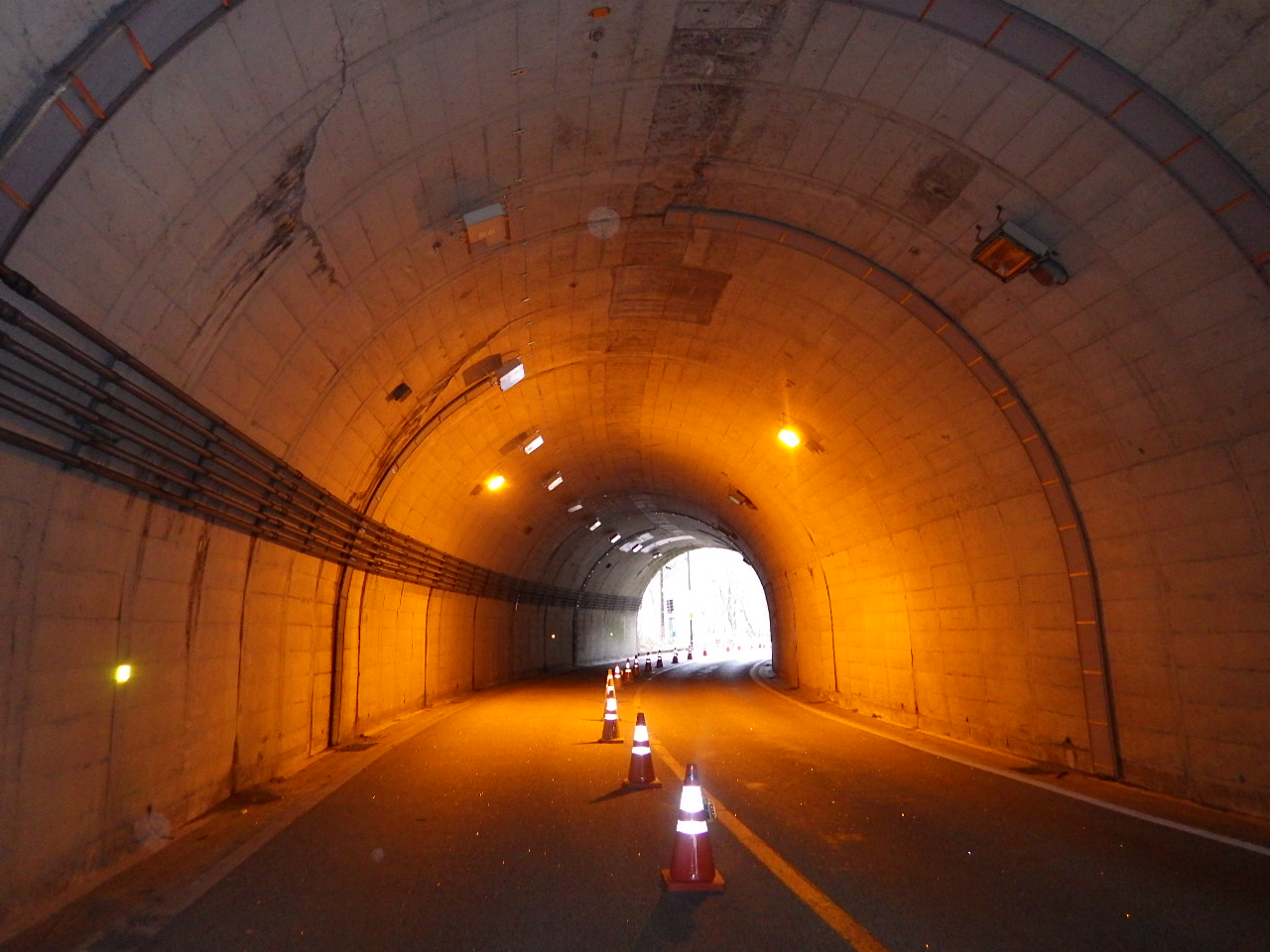 トンネル照明補修工事　121号その1（道保防災）施工写真