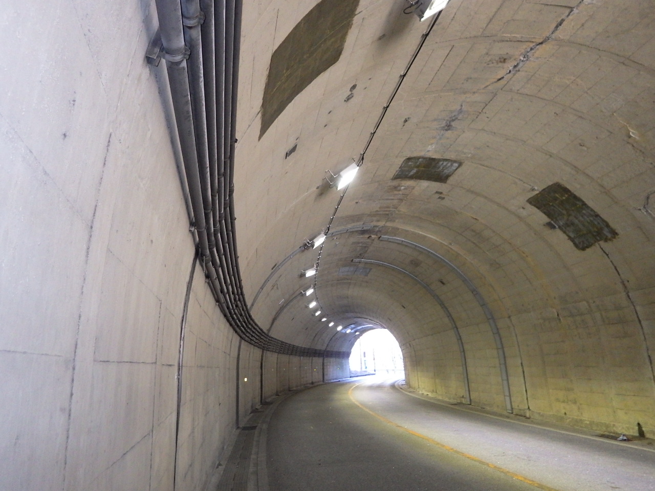 トンネル照明補修工事　121号その1（道保防災）施工写真