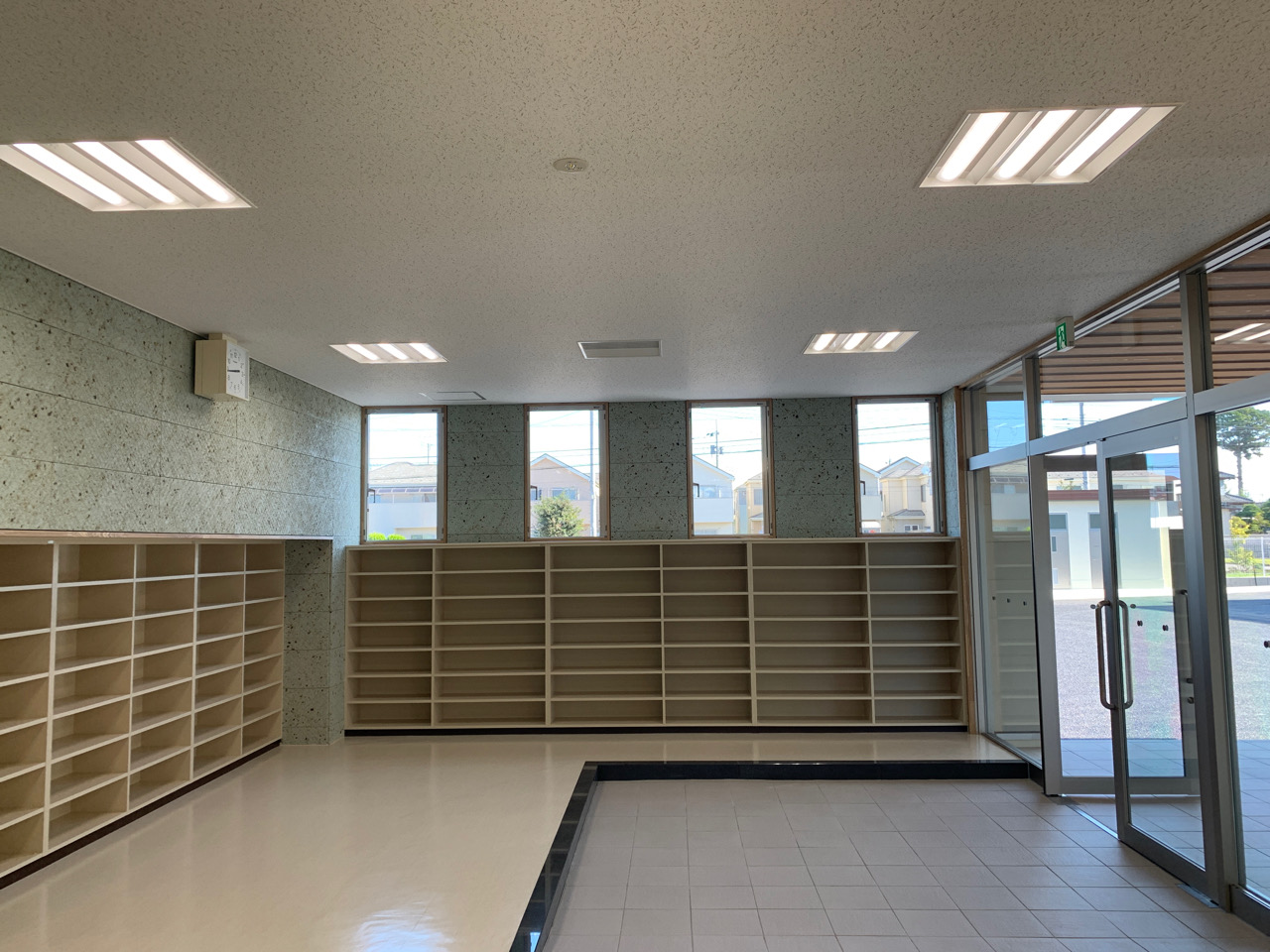 ﾃｸﾉﾎﾟﾘｽｾﾝﾀｰ地区新設小学校屋内運動場その他新築電気設備工事施工写真