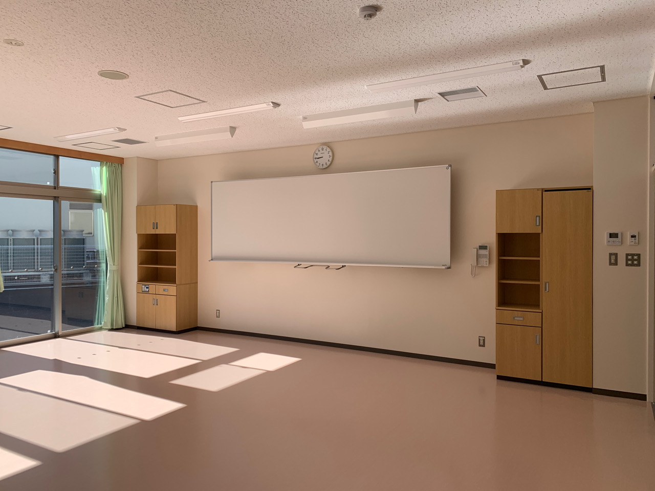 ﾃｸﾉﾎﾟﾘｽｾﾝﾀｰ地区新設小学校屋内運動場その他新築電気設備工事施工写真